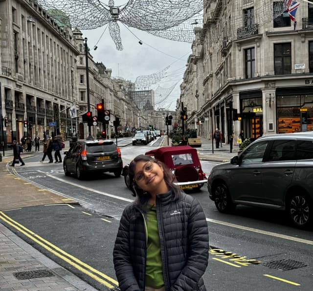 Profile photo of Simran, tutor offering online and in-person lessons at KIS Academics