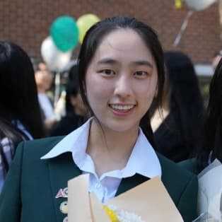 Tanya, tutor offering online and in-person lessons at KIS Academics