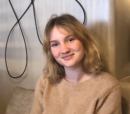 Holly, tutor offering online and in-person lessons at KIS Academics