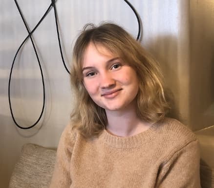 Profile photo of Holly, tutor offering online and in-person lessons at KIS Academics