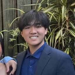 Hayden, tutor offering online and in-person lessons at KIS Academics