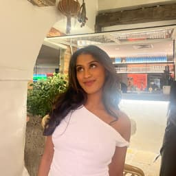 Kartiya, tutor offering online and in-person lessons at KIS Academics