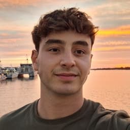 Idan, tutor offering online and in-person lessons at KIS Academics