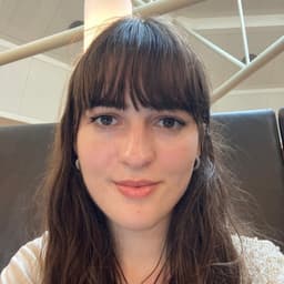 Helena, tutor offering online and in-person lessons at KIS Academics