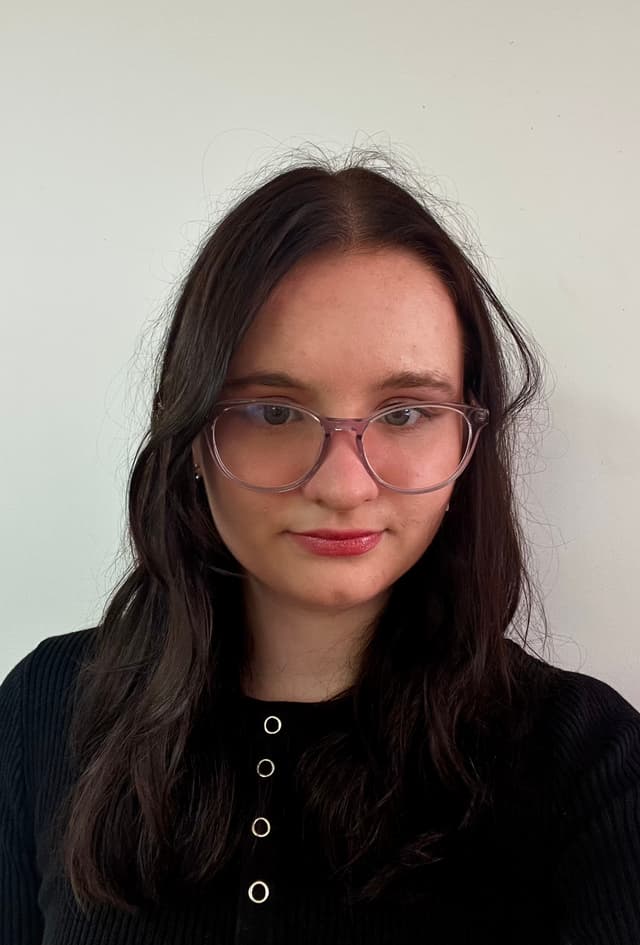 Profile photo of Emily, tutor offering online and in-person lessons at KIS Academics