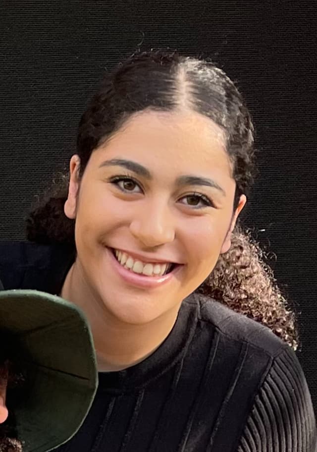 Profile photo of Emily, tutor offering online and in-person lessons at KIS Academics