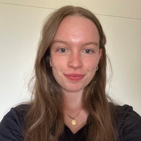 Maddie, tutor offering online and in-person lessons at KIS Academics