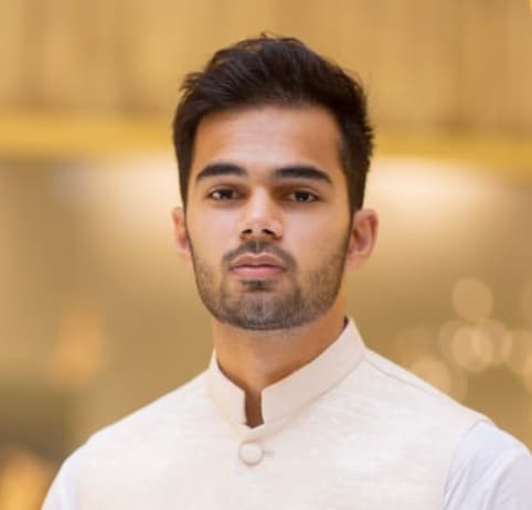 Profile photo of Muhammad, tutor offering online and in-person lessons at KIS Academics