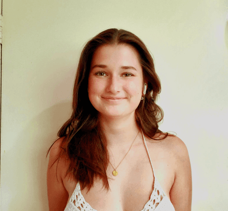 Elizabete, tutor offering online and in-person lessons at KIS Academics