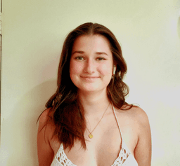 Elizabete, tutor offering online and in-person lessons at KIS Academics