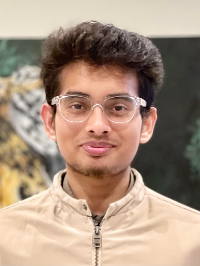 Profile photo of Rashad, tutor offering online and in-person lessons at KIS Academics