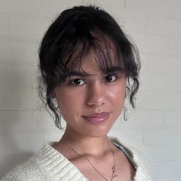 Sophie, tutor offering online and in-person lessons at KIS Academics