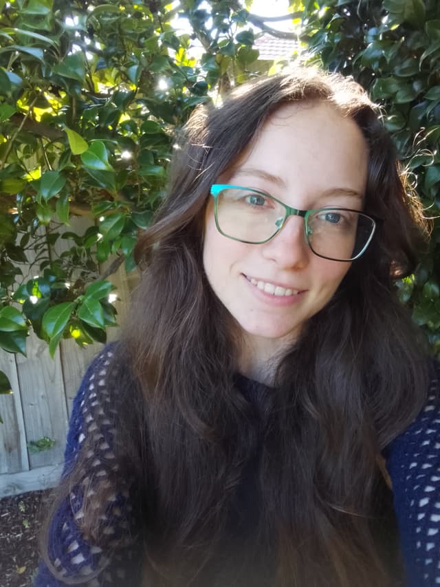 Profile photo of Viola, tutor offering online and in-person lessons at KIS Academics