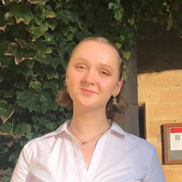 Amelia, tutor offering online and in-person lessons at KIS Academics