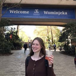 Hannah, tutor offering online and in-person lessons at KIS Academics