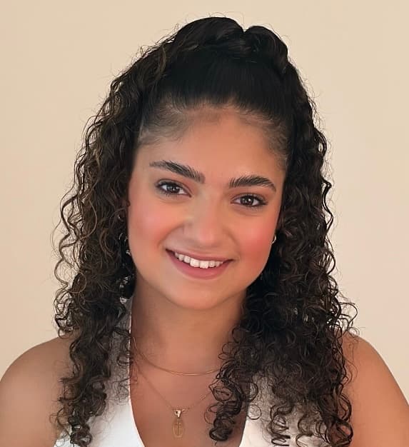 Profile photo of Serly, tutor offering online and in-person lessons at KIS Academics