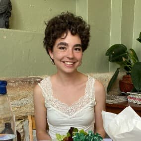 Olly, tutor offering online and in-person lessons at KIS Academics