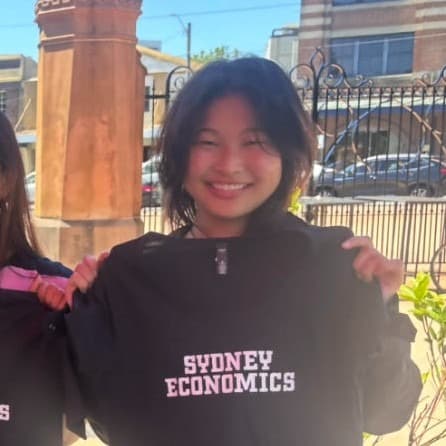 Sophia, tutor offering online and in-person lessons at KIS Academics