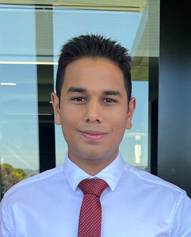 Profile photo of Harsimrat, tutor offering online and in-person lessons at KIS Academics