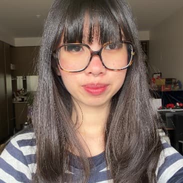 Andrea, tutor offering online and in-person lessons at KIS Academics