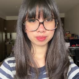 Andrea, tutor offering online and in-person lessons at KIS Academics