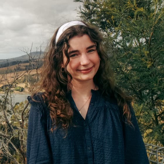 Zara, tutor offering online and in-person lessons at KIS Academics