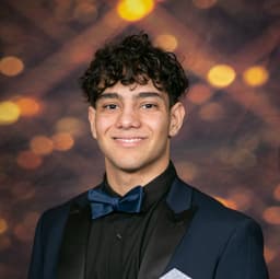 Mario, tutor offering online and in-person lessons at KIS Academics