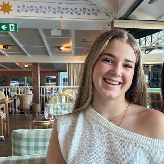 Isabella, tutor offering online and in-person lessons at KIS Academics