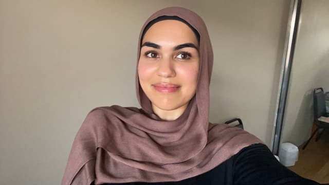 Profile photo of Mehdia, tutor offering online and in-person lessons at KIS Academics