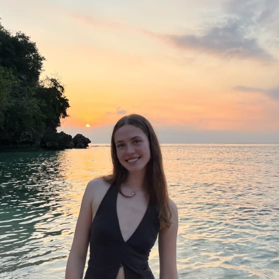 Profile photo of Jessica, tutor offering online and in-person lessons at KIS Academics