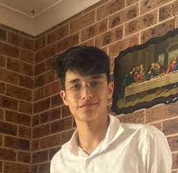 Roberto, tutor offering online and in-person lessons at KIS Academics