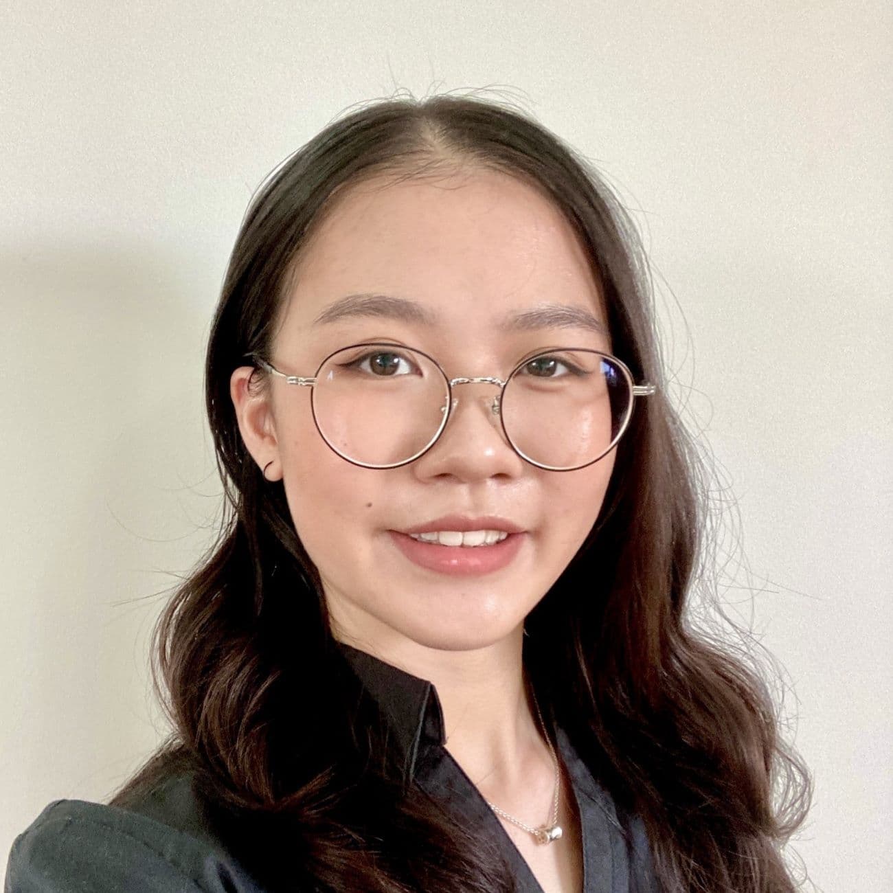 Eileen, tutor offering online and in-person lessons at KIS Academics